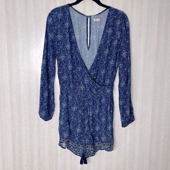 ❤️ HOLLISTER Sapphire Onsie Size M - Picture 2 of 5